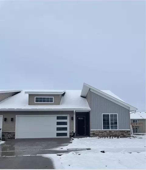 506 Elizabeth Ln, Tiffin, IA 52340
