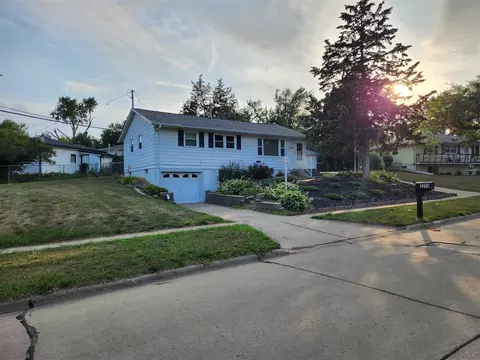 3208 Outlook Dr SW, Cedar Rapids, IA 52404