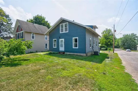 415 9th Ave, Wellman, IA 52356