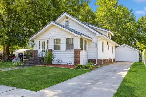 703 W Washington St, Marengo, IA 52301