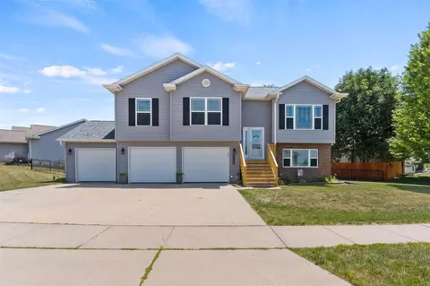 1430 Blacktail Ln, North Liberty, IA 52317