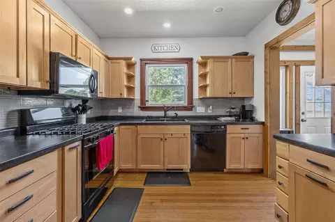 302 E 3rd St, Solon, IA 52333 photo 10