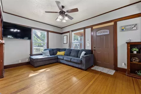 302 E 3rd St, Solon, IA 52333 photo 2