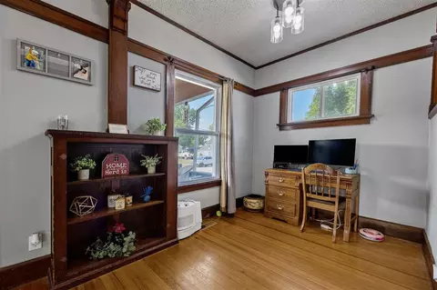 302 E 3rd St, Solon, IA 52333 photo 4