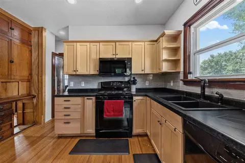 302 E 3rd St, Solon, IA 52333 photo 12