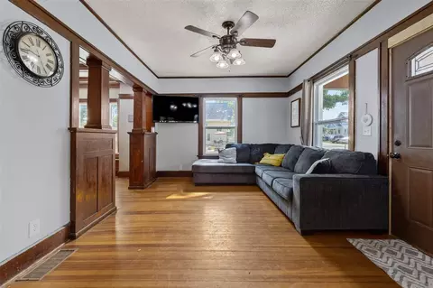 302 E 3rd St, Solon, IA 52333