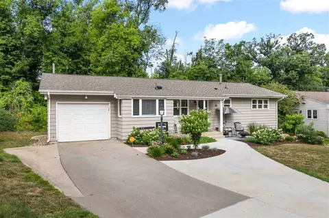 1333 Parkwood Dr SE, Cedar Rapids, IA 52403