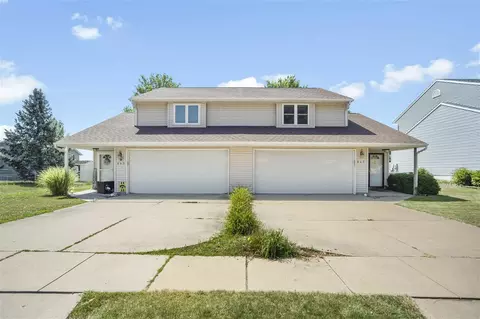 647 Molly Dr, North Liberty, IA 52317
