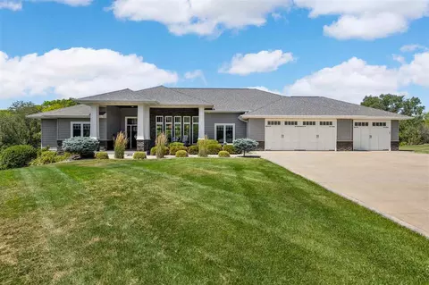 1354 Spring Ridge Ct NE, Swisher, IA 52338