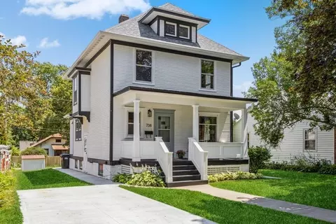 738 Oakland Ave, Iowa City, IA 52240