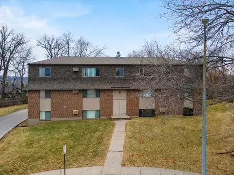 934 23rd Ave Pl, Coralville, IA 52241