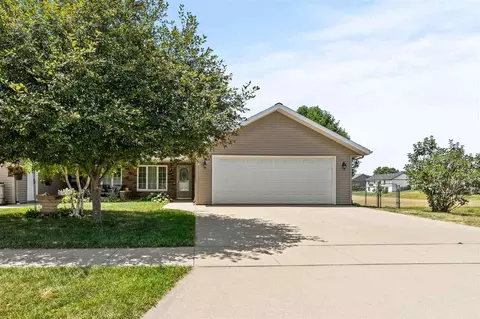 711 W 3rd St, Kalona, IA 52247