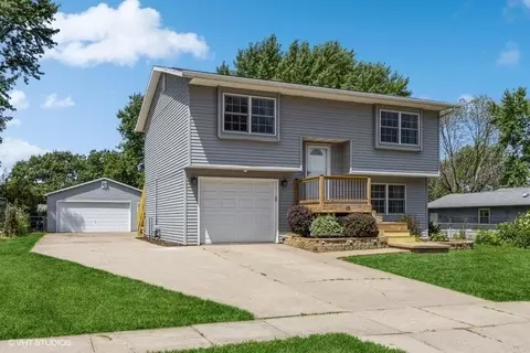 15 Bayberry Ln, North Liberty, IA 52317