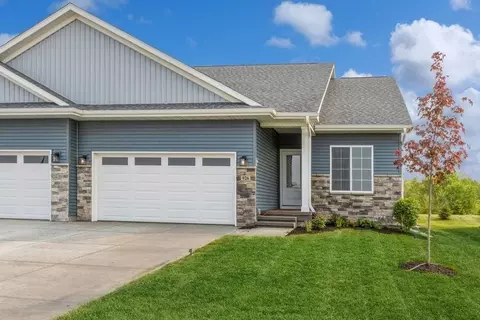 926 Oakland Trl, Solon, IA 52333