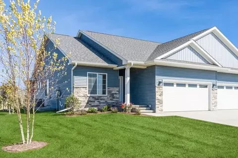 928 Oakland Trl, Solon, IA 52333