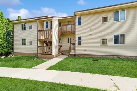 485 Westwinds Dr, Iowa City, IA 52246