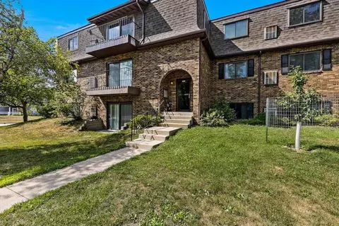 1013 Woodland Heights Ct, Cedar Rapids, IA 52403