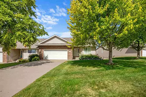 2238 E Grantview Dr, Coralville, IA 52241