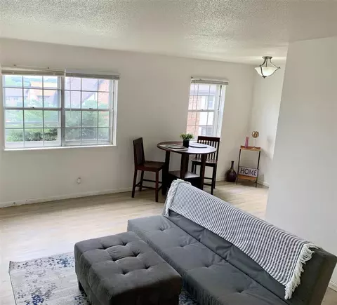 1405 21st Avenue Pl, Coralville, IA 52241