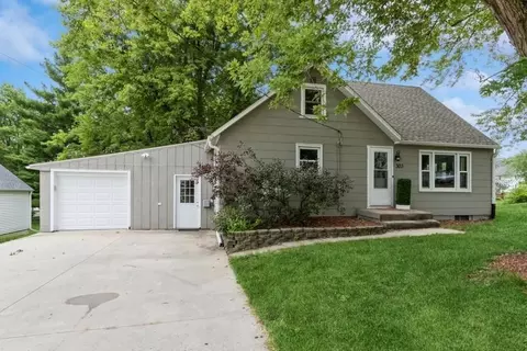303 Wilson St, Williamsburg, IA 52361