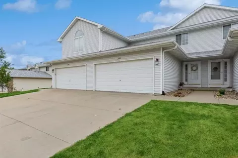 2560 Ridgeview Way, Marion, IA 52302