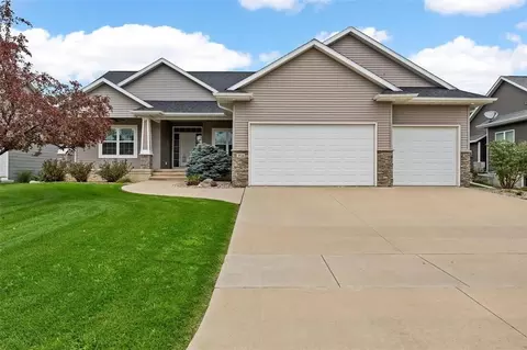 3516 Fitzroy Rd, Hiawatha, IA 52233