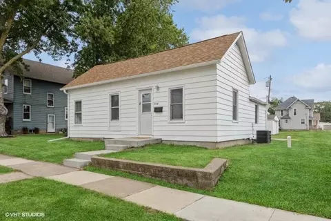 514 N Avenue D, Washington, IA 52353
