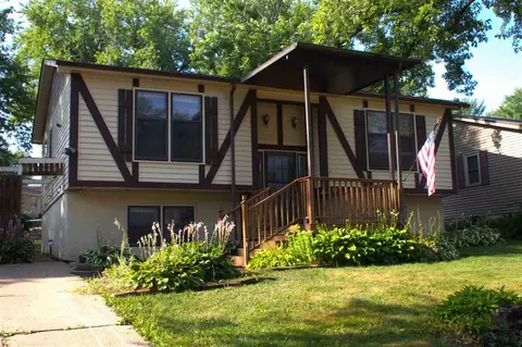 212 Northside Dr, West Branch, IA 52358