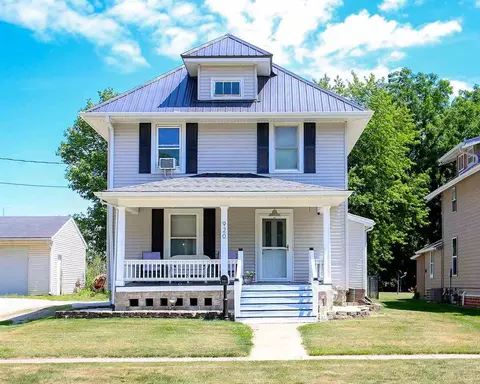 920 N Calhoun St, West Liberty, IA 52776