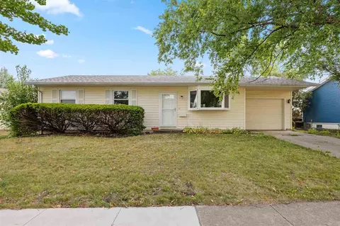 1345 Cress Pkwy, Hiawatha, IA 52233