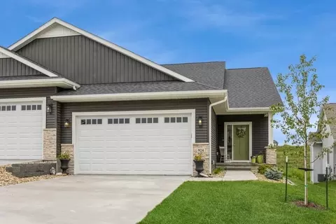924 Summit Ct, Tiffin, IA 52340