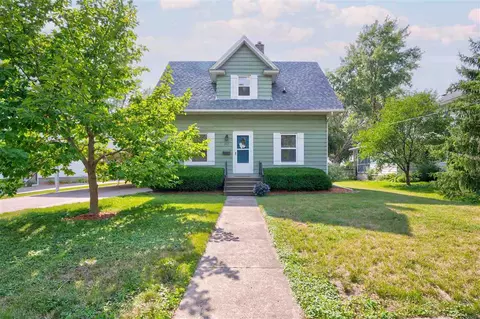 717 S 4th Ave, Washington, IA 52353