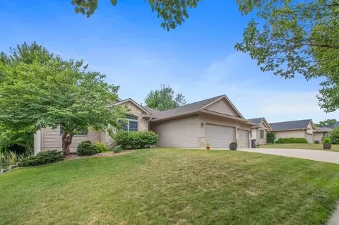 1043 Goldenrod Dr, Iowa City, IA 52246
