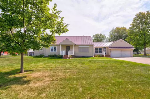 206 Flat Iron Dr, Columbus Junction, IA 52738