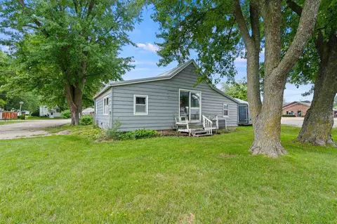 608 E Ave, Kalona, IA 52247