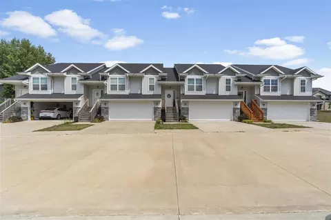 352 Tanglewood Dr, Solon, IA 52333