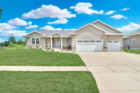 4314 Holly Cir NE, Cedar Rapids, IA 52411