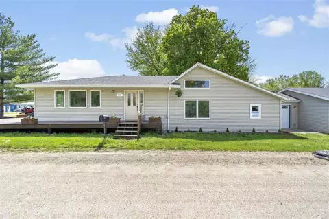 1704 Cedar St, Tipton, IA 52772