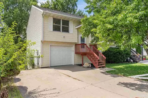127 Parkview Ct, North Liberty, IA 52317