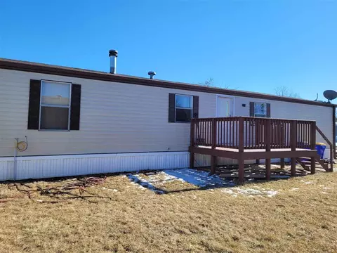 240 Golfview Ct, North Liberty, IA 52317