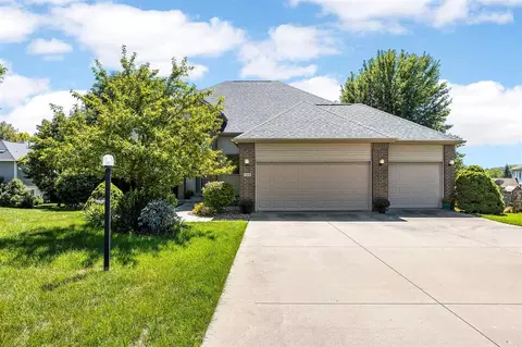 680 Lincolnshire Pl, Coralville, IA 52241