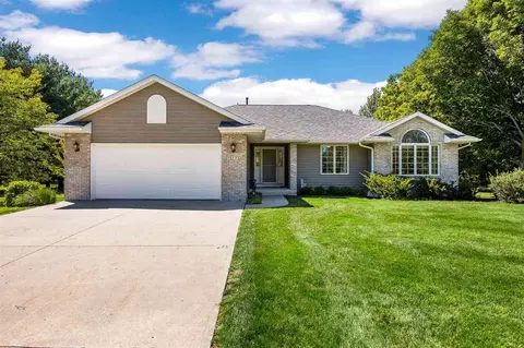 3776 NE Sunaura Dr, Iowa City, IA 52240