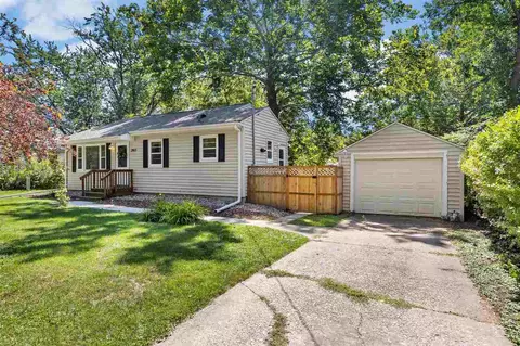 2015 D St, Iowa City, IA 52245