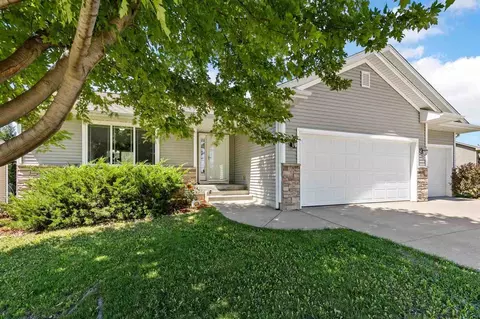 79 Whitechapel Dr, Iowa City, IA 52245