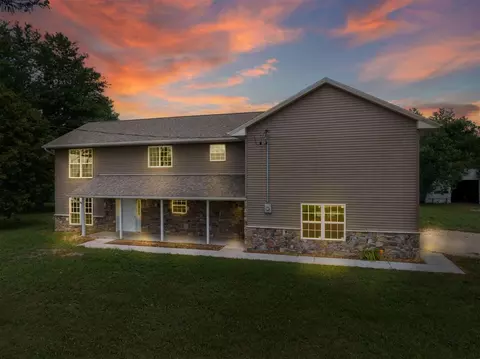 972 Garfield Ave, Tipton, IA 52772