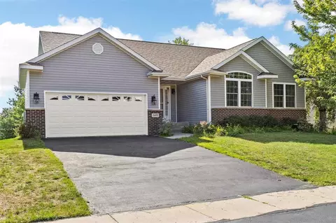 1695 Winding Creek Dr, Marion, IA 52302