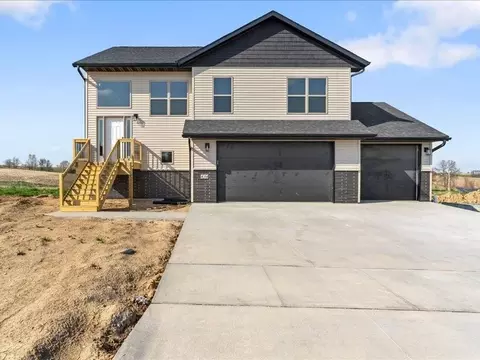 2438 S 280th St, Washington, IA 52353
