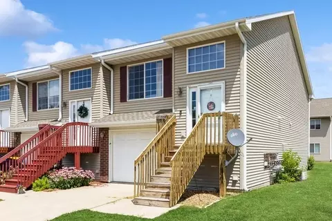 1400 Greyson Ln, North Liberty, IA 52317