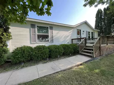 405 Harlan St, Olin, IA 52320