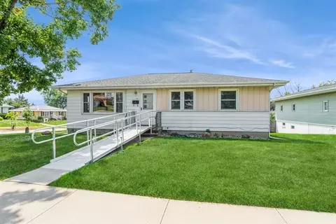 109 26th Avenue Dr SW, Cedar Rapids, IA 52404